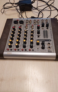 Soundcraft compact 4 mixer