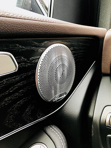Mercedes-Benz Burmester kõlarikatted W213 W205 X253 (4 foto / 6)