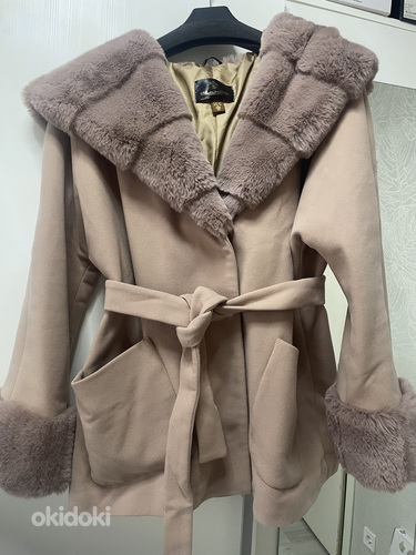 Розовое пальто с мехом (фото #1)