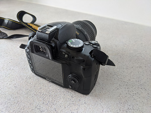 Зеркальная камера Nikon D3000