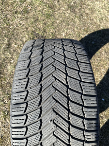 255 40 18 Michelin talverehvid (1 foto / 5)