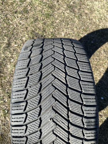 255 40 18 Michelin talverehvid