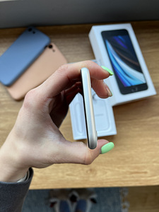 iPhone SE 2020 64GB WHITE + Komplekt (4 foto / 7)