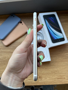 iPhone SE 2020 64GB WHITE + Komplekt (7 foto / 7)