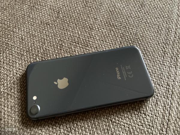 iPhone 8 64GB (foto #3)
