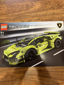 Lego Technic 42161 - Lamborghini Huracan (3 foto / 3)