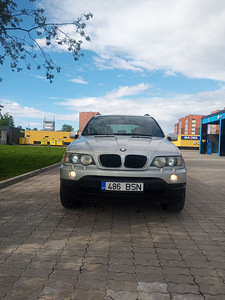BMW x5 (1 фото из 12)