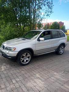 BMW x5 (2 фото из 12)