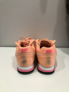 Naiste Nike tossud (3 foto / 4)