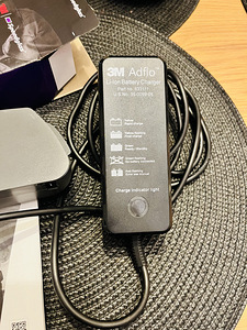 3M Adflo li-ion battery + charger for speedglass (4 foto / 4)