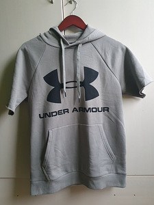 Свитер Under Armour с короткими рукавами (1 фото из 3)