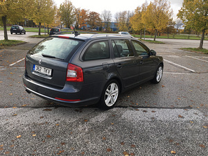 Škoda octavia VRs 2010 2.0 CR diisel 125kw (4 foto / 12)