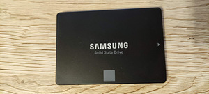 SAMSUNG SSD EVO 850 500GB (1 foto / 2)