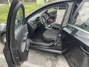 Chevrolet Cruze hatchback 2012 1.7D (6 foto / 9)