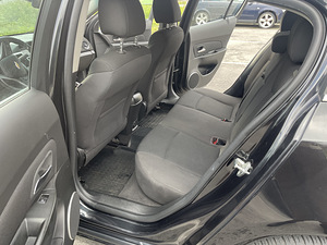 Chevrolet Cruze hatchback 2012 1.7D (7 foto / 9)