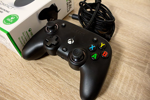 Проводная консоль Xbox (3 фото из 3)