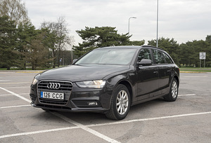 AUDI A4 AVANT (3 фото из 11)