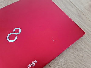 Sülearvuti Fujitsu LIFEBOOK U772 Ultrabook Dock Laadija Kott (10 foto / 10)