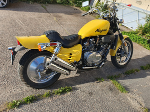 Honda Magna 700cc 58KW (7 foto / 10)