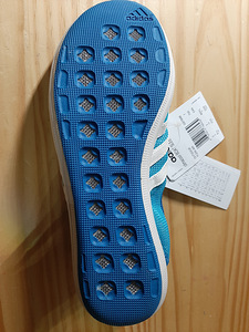 Кроссовки adidas (9 фото из 10)