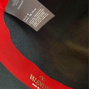 Itaalia kaabu Valentino Garavani (3 foto / 4)