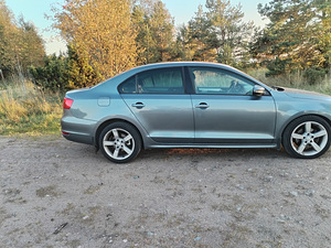 Продается Volkswagen Jetta 2011 (15 фото из 15)
