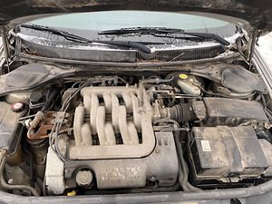Ford mondeo Ghia 2.5 V6 125kw (8 foto / 8)