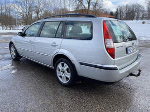 Ford Mondeo Ghia 2.5 V6 125kw (4 foto / 7)