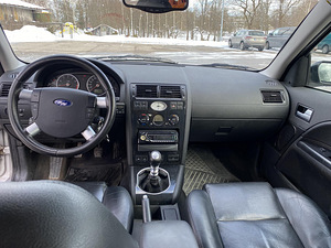 Ford Mondeo Ghia 2.5 V6 125kw (5 foto / 7)