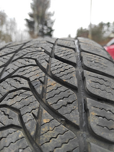 Delinte 215/45/17 M+S 5.5 mm (1 foto / 2)