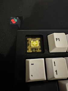 Glorious GMMK Pro + Polycarbonate Switch Plate (4 фото из 7)