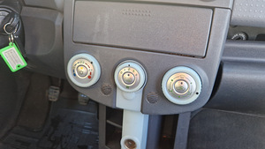 Mitsubishi Colt (8 foto / 10)