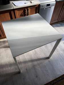 IKEA laud (1 foto / 3)