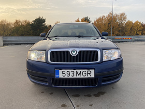 Škoda Superb (5 foto / 7)