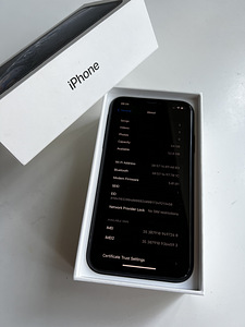 iPhone XR 64GB Black (2 foto / 3)
