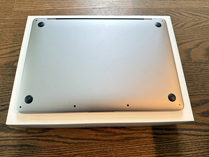 MacBook Pro 13’ M1 2020 512SSD (4 foto / 7)