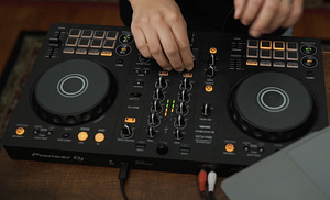 Pioneer DJ - DDJ FLX4 kontroller (3 foto / 3)