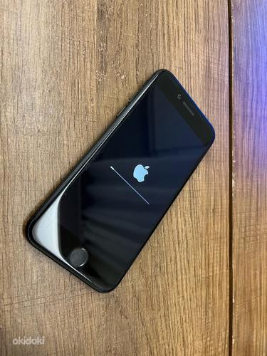 iPhone SE 2020 64 ГБ черный (фото #3)