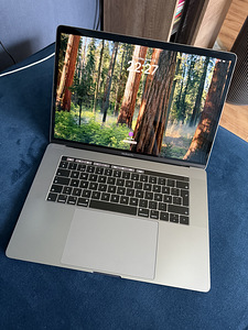 Macbook pro 15” 2018 16GB ram 500GB SSD intel i7 (1 foto / 6)