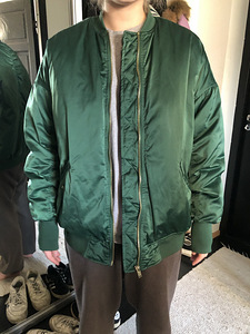 Теплая куртка-бомбер, красивый зеленый, приличного размера M-L