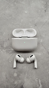 Apple AirPods Pro (2 фото из 2)
