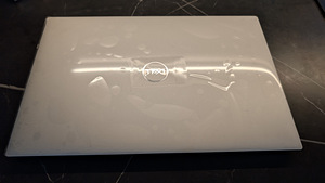 Dell XPS 15 Notebook 9530 Platinum (3 foto / 3)