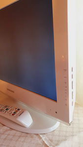 Samsung televiisor puldiga (2 foto / 3)