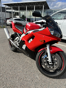 Yamaha YZF R6 (2 foto / 10)