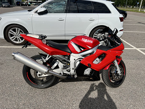 Yamaha YZF R6 (4 foto / 10)