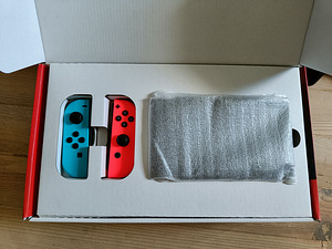 Nintendo Switch V2 + 2 пульта + 3 игры + RingFit (5 фото из 8)