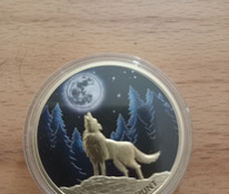 Золотая монета с изображением национального животного.