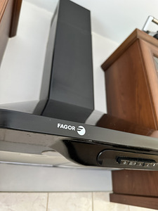 Stiilne ja praktilise paigutusega köök koos tehnikaga (4 foto / 8)
