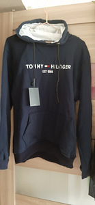 Новые кофты TOMMY HILFIGER (2 фото из 3)