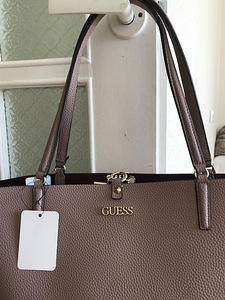 Новая сумка от Guess (4 фото из 9)